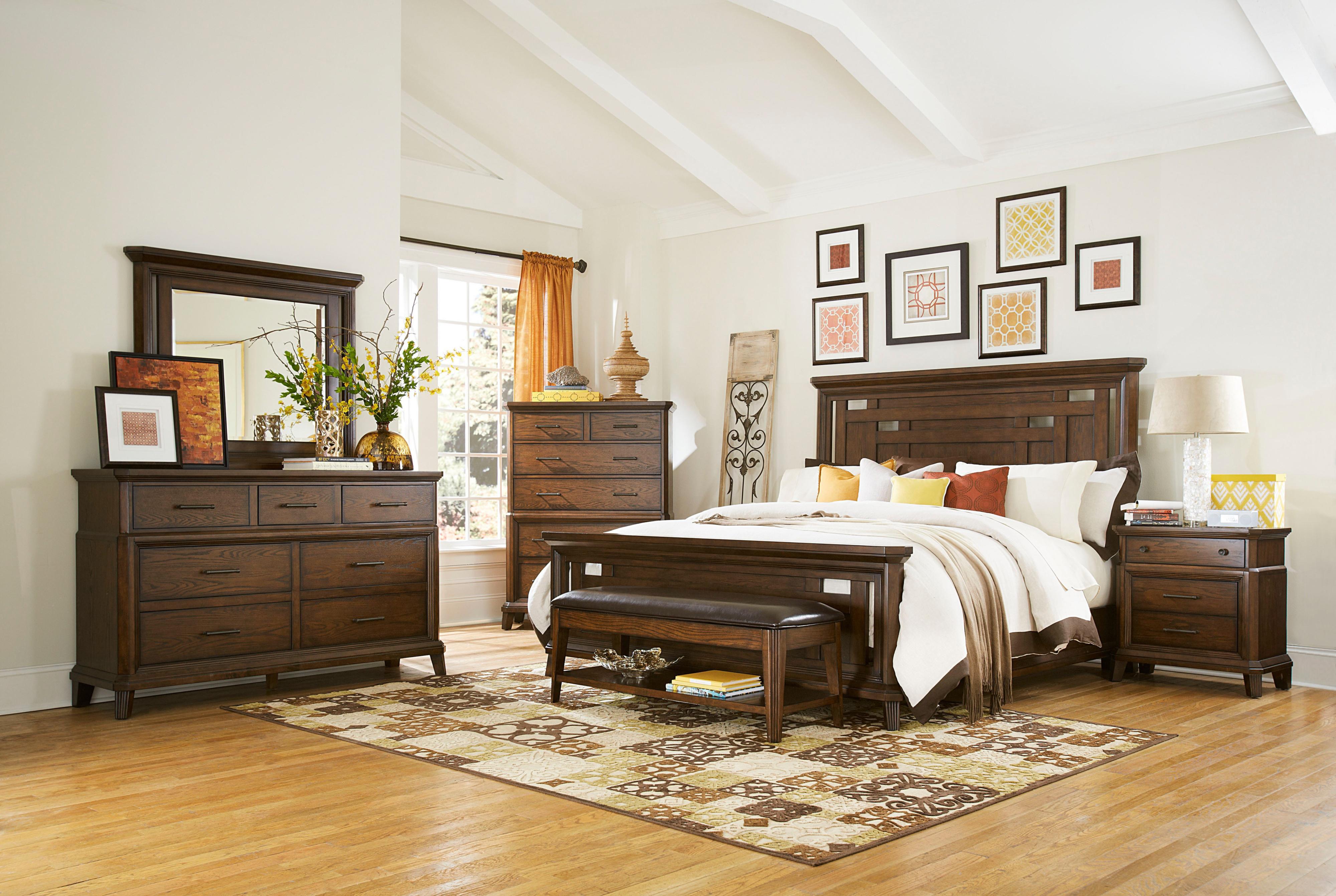 Broyhill Bedroom Furniture / Attic Heirlooms Bedroom Collection By
